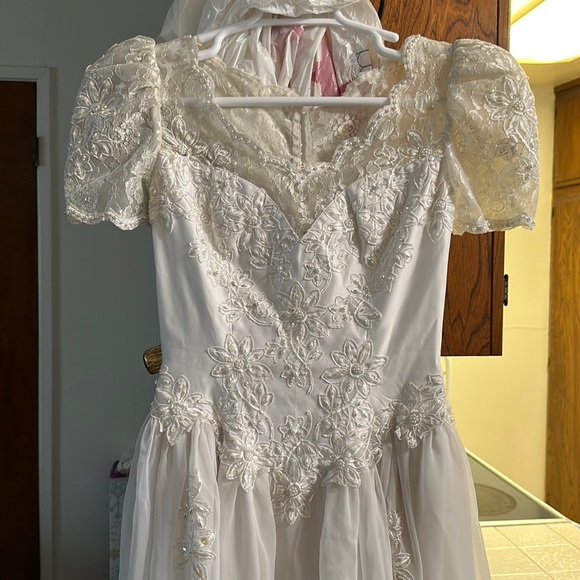 Dresses & Skirts - Used Wedding Dress